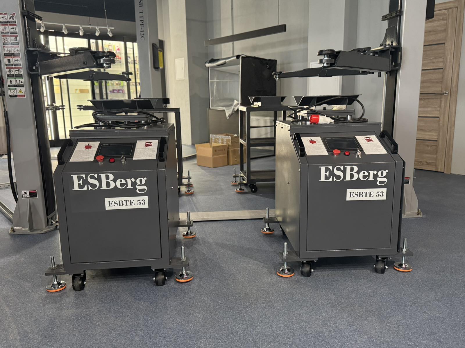 Вибростенд для диагностики подвески с поворотной площадкой ESBerg — детальное фото оборудования для СТО на remkola.by