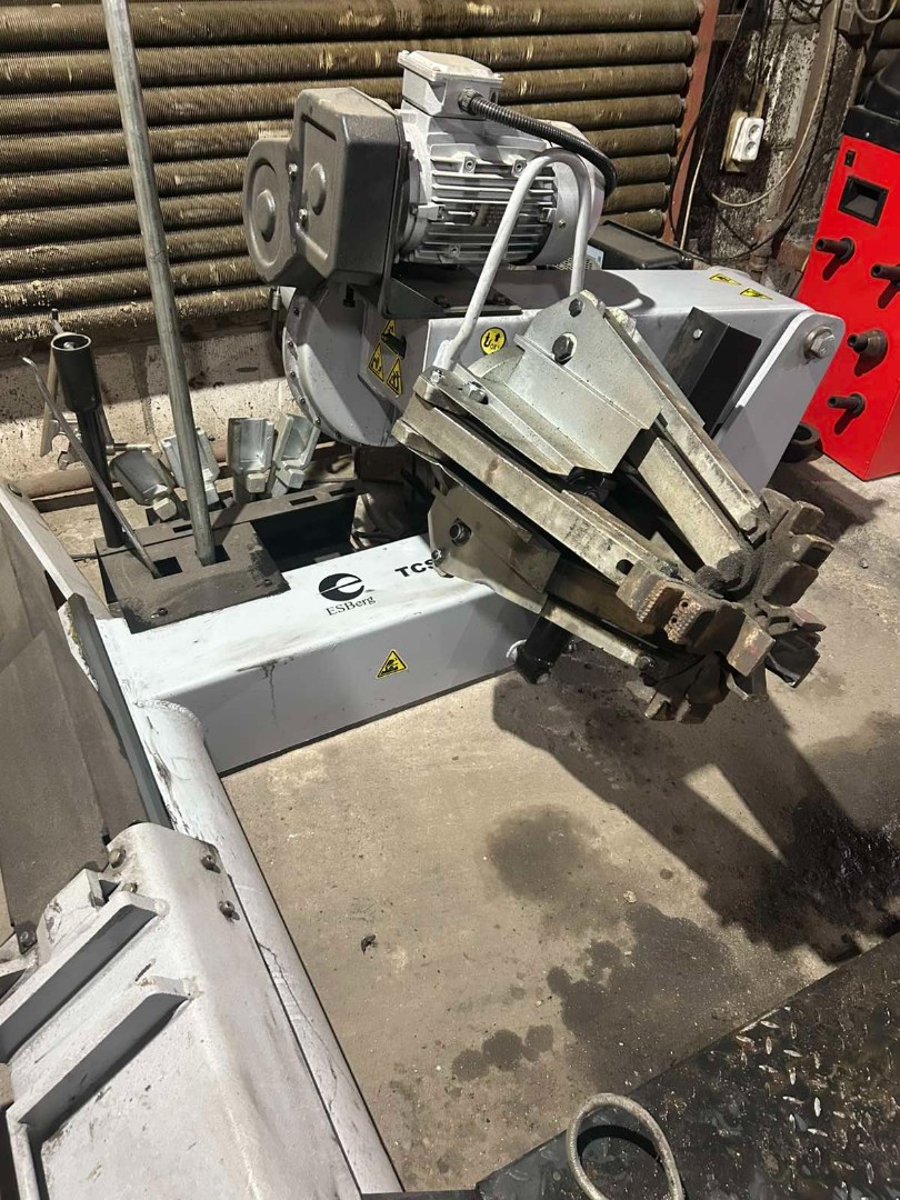 Станок шиномонтажный ESBerg TCS52B