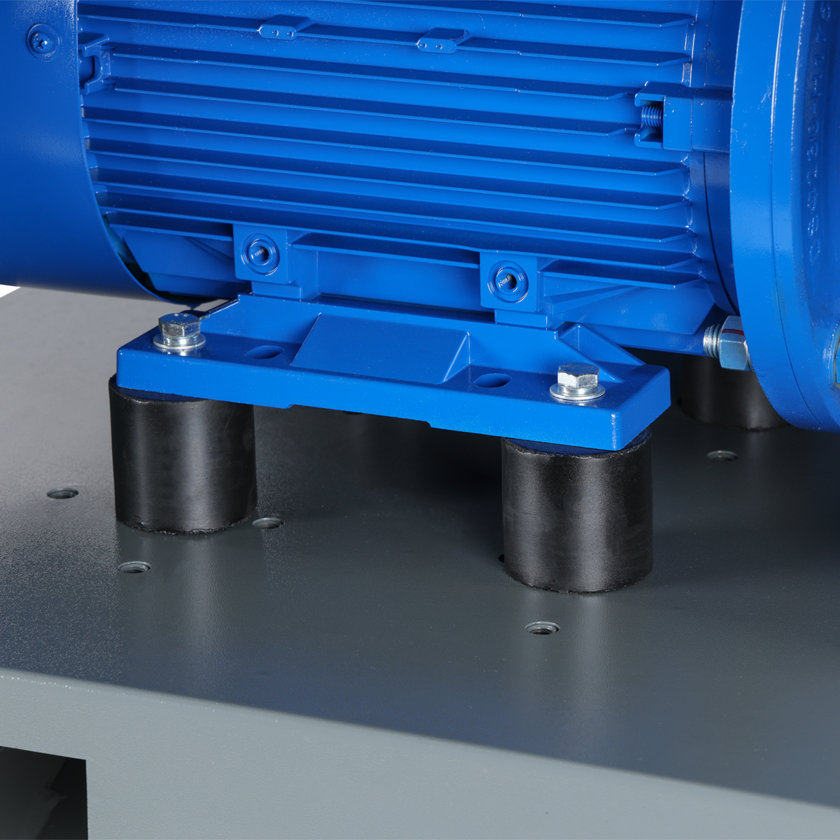 Компрессор винтовой, 15 кВт, 10 бар, 1910 л/мин, ресивер 350 л, осушитель — детальное фото оборудования для СТО на remkola.by
