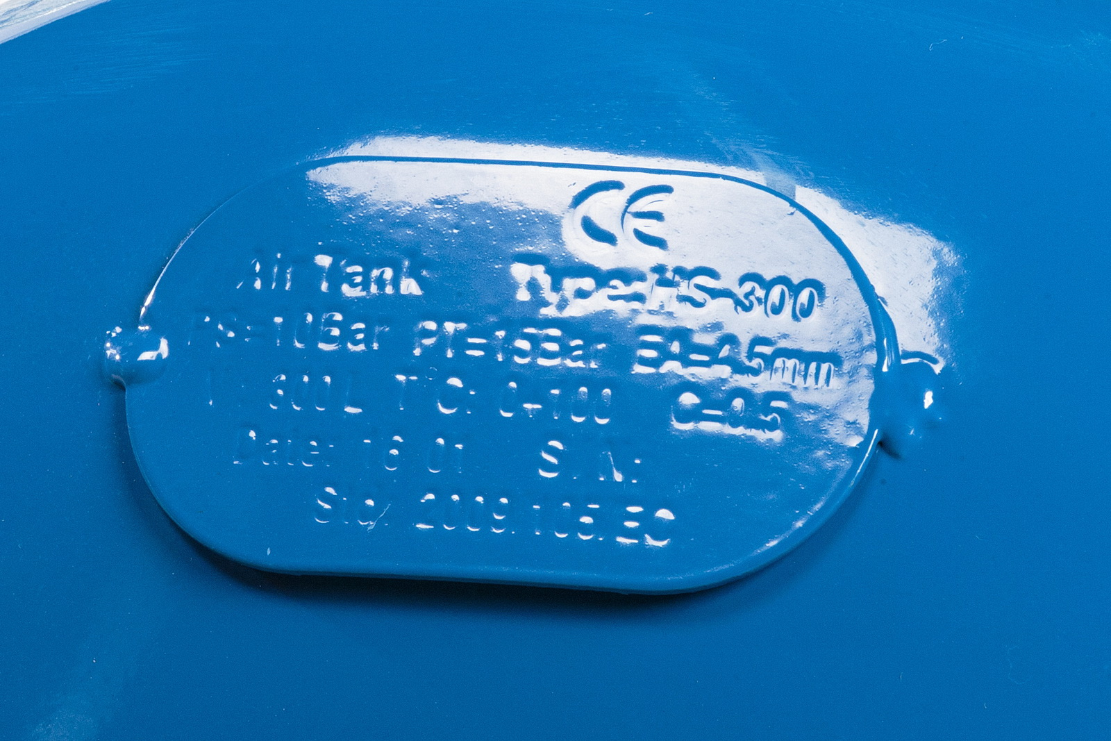 Компрессор поршневой с ременным приводом, объем 300 л — детальное фото оборудования для СТО на remkola.by