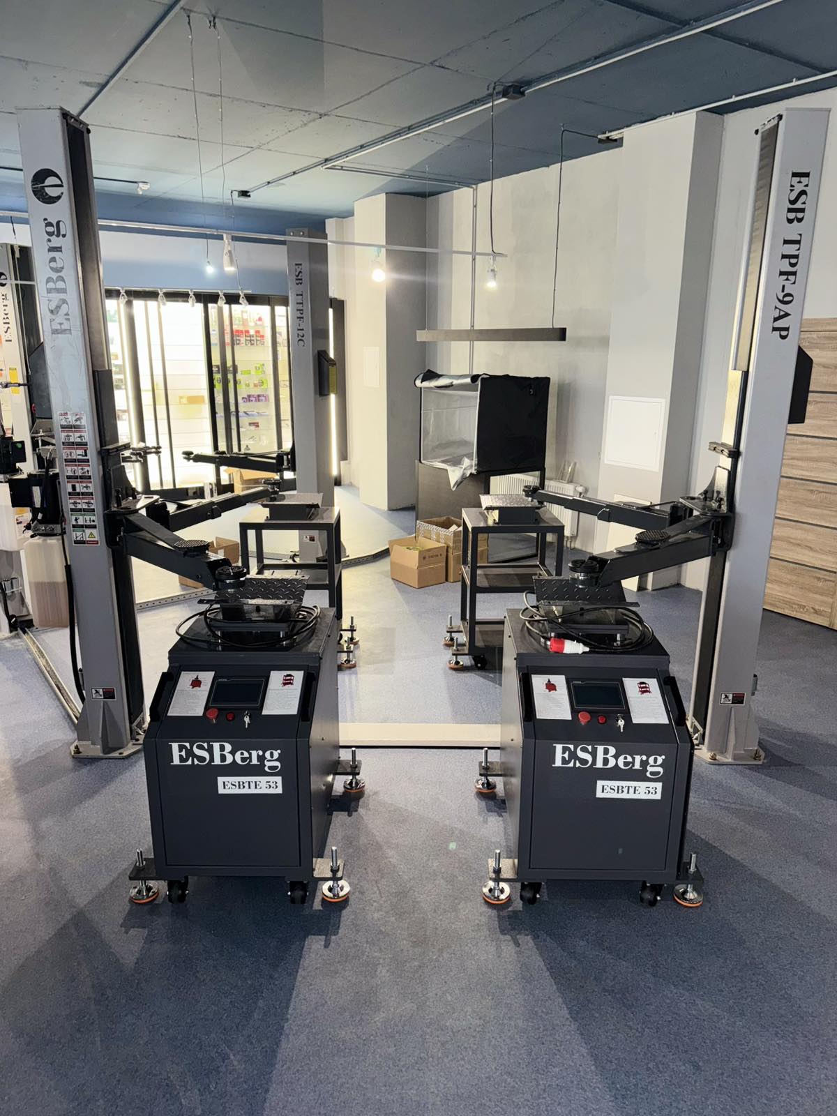 Вибростенд для диагностики подвески с поворотной площадкой ESBerg — детальное фото оборудования для СТО на remkola.by