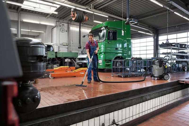 Пылесос сухой и влажной уборки Karcher NT70/3 Antracite — детальное фото оборудования для СТО на remkola.by
