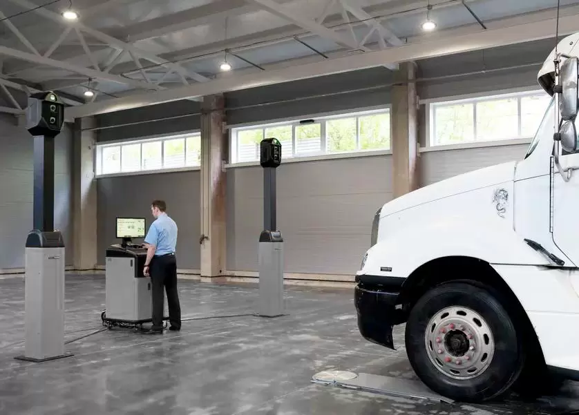 Стенд сход-развал 3D для грузовых автомобилей ТехноВектор 7 Truck T 7204 HTS4 — детальное фото оборудования для СТО на remkola.by
