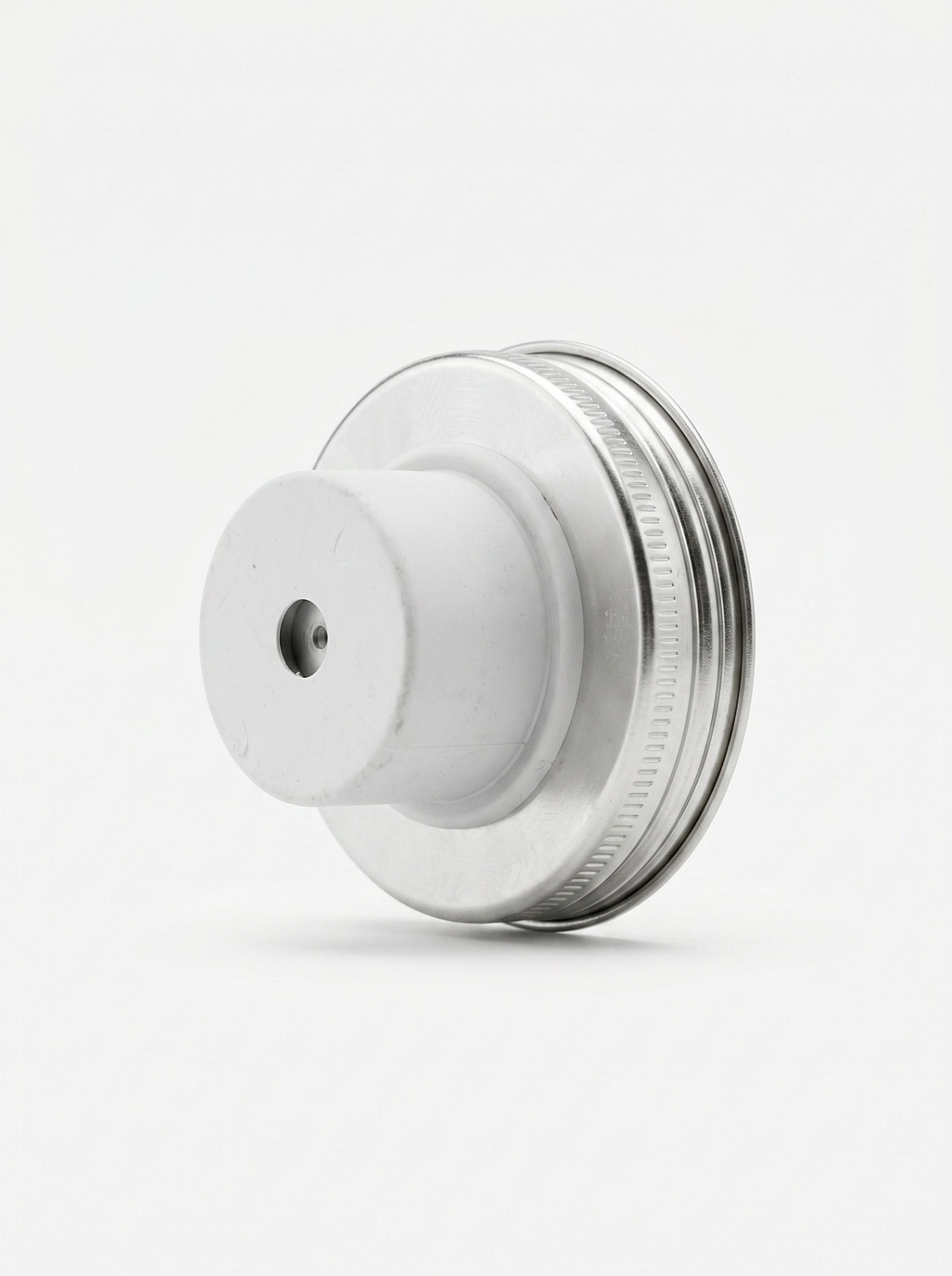Крышка с отверстием для кисти